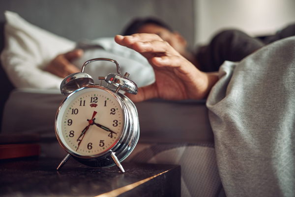 Mantén la rutina de la misma hora al levantarte